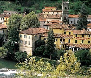 Hotel Ristorante Corona Lucca Exteriör bild